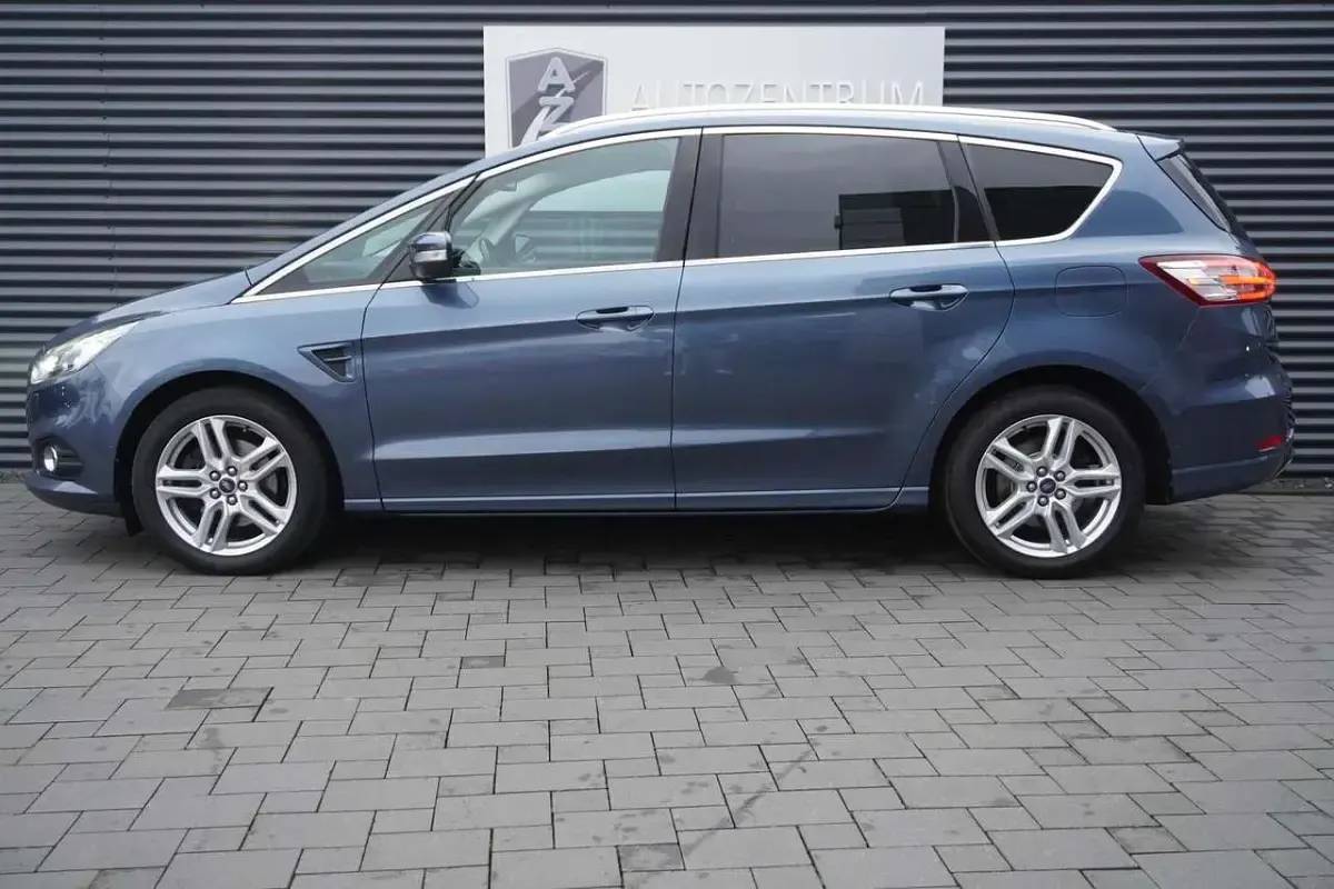 Gebraucht Ford S-MAX Titanium 190 PS (139 kW) 2018 Chromablau metallic Van / Kleinbus