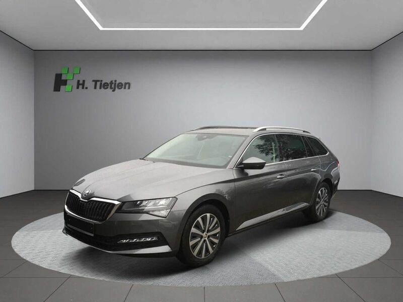 Grau Gebraucht 2022 Skoda Superb Ambition Kombi | 35.990 € (Teuer) - Bild 1/4