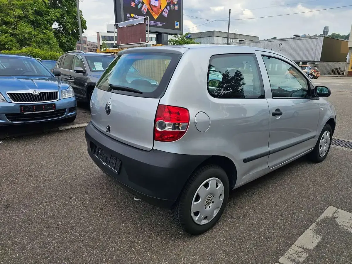 Gebraucht VW Fox Basis 54 PS (39 kW) 2006 Reflexsilber metallic Kleinwagen