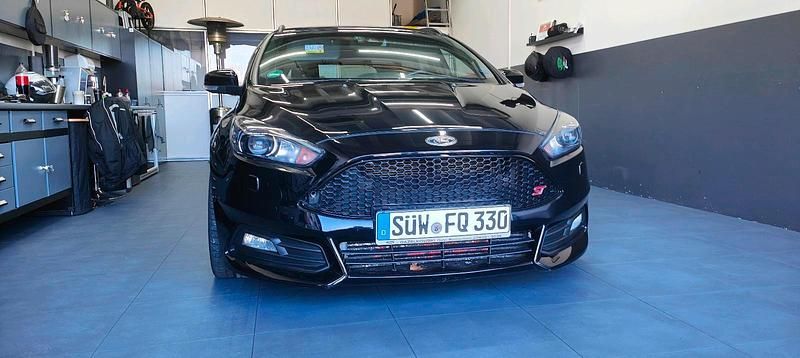 Gebraucht Ford Focus ST 330 PS (242 kW) 2017 Schwarz Kombi