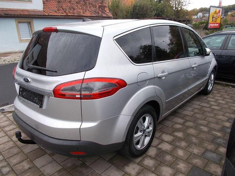 Gebraucht Ford S-MAX Titanium 140 PS (102 kW) 2013 Silber Van / Kleinbus