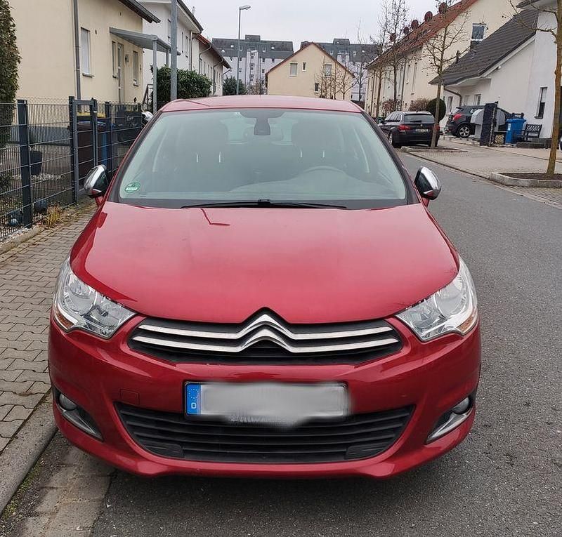 Gebraucht Citroën C4 SELECTION 114 PS (83 kW) 2013 Rot Limousine