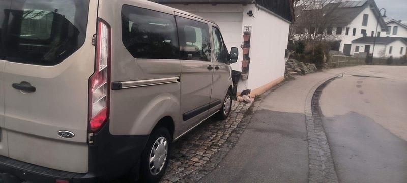 Gebraucht Ford Transit Custom 131 PS (96 kW) 2016 Silber Van / Kleinbus