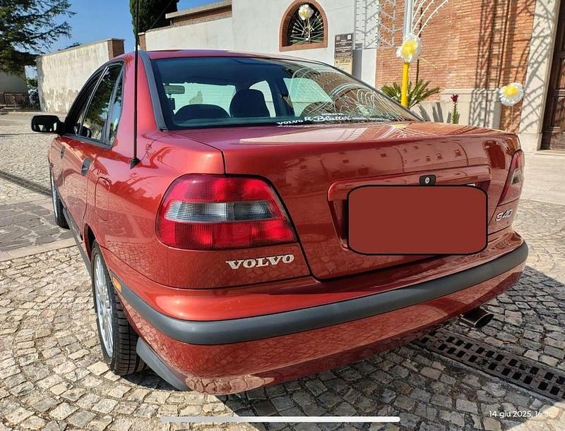 Rot Gebraucht 1998 Volvo S40 Limousine | 9.500 € - Bild 1/4