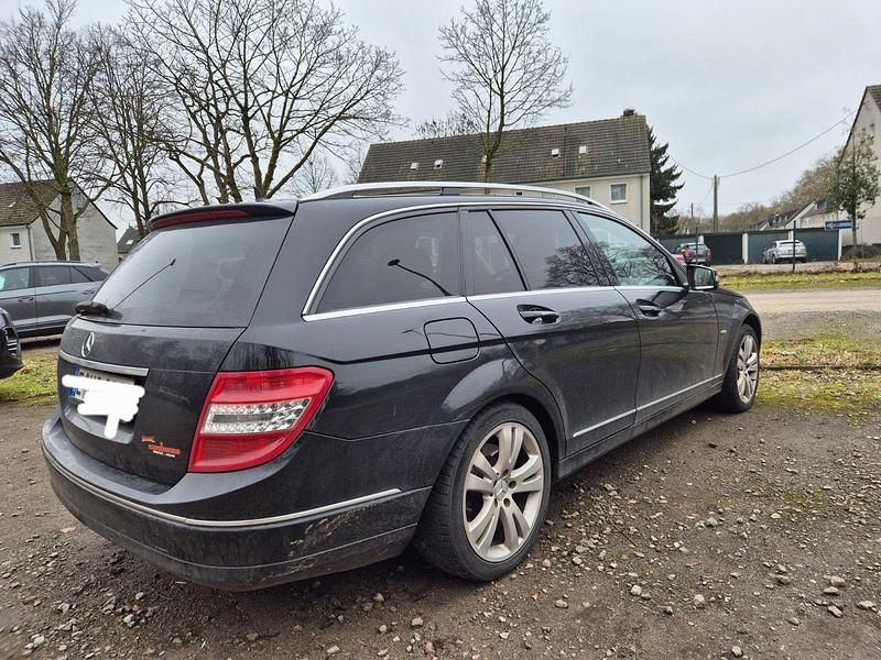 Gebraucht Mercedes C250 Avantgarde 204 PS (150 kW) 2009 Schwarz Kombi