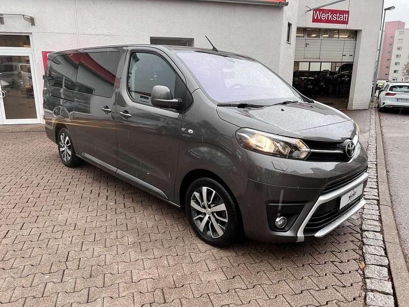 Gebraucht Toyota Proace Verso Comfort 144 PS (105 kW) 2022 Grau Kombi