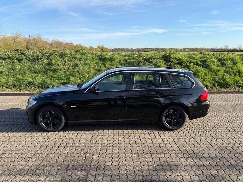 Second-hand BMW 320 184 CP (135 kW) 2011 Negru Break