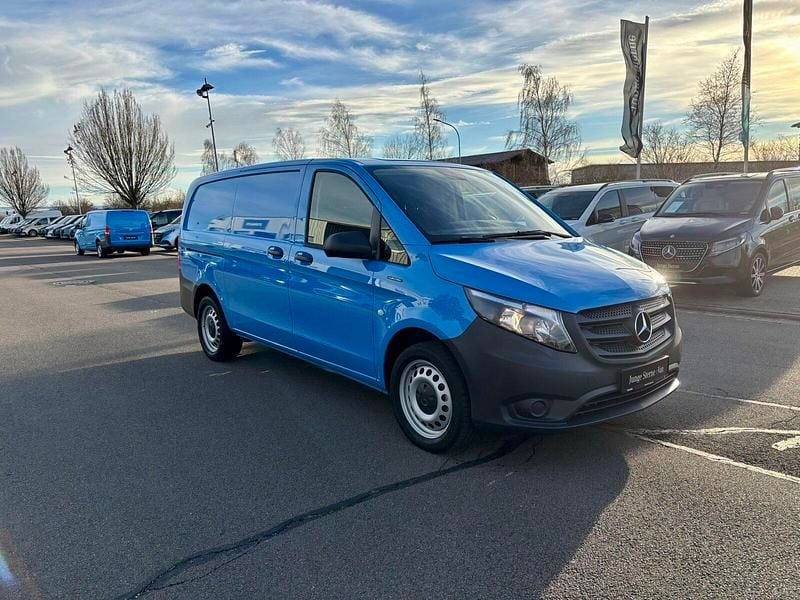 Gebraucht Mercedes e-Vito 85 kW (116 PS) 2021 Himmelblau Van / Kleinbus