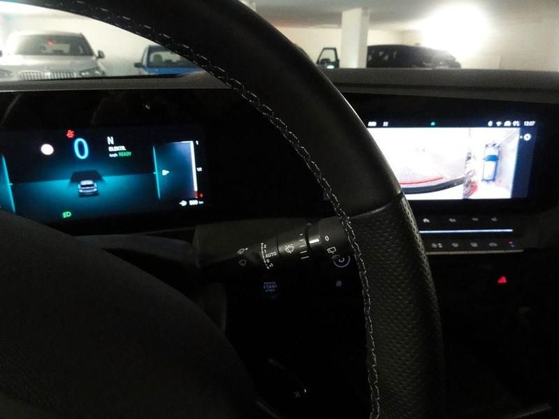 Weiß Gebraucht 2022 Opel Astra Ultimate Limousine | 22.500 € (Fairer Preis) - Bild 1/4