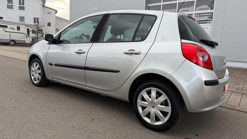 Gebraucht Renault Clio III 79 PS (58 kW) 2007 Platingrau Limousine