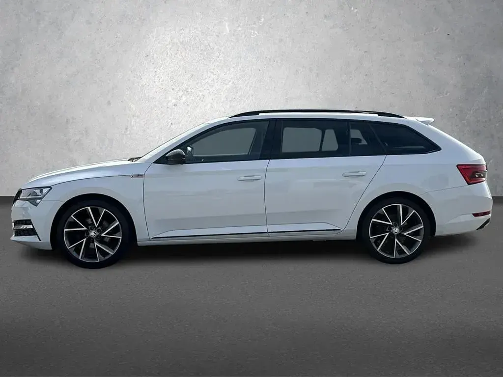 Gebraucht Skoda Superb SportLine 200 PS (147 kW) 2022 Moonweiß perleffekt Kombi