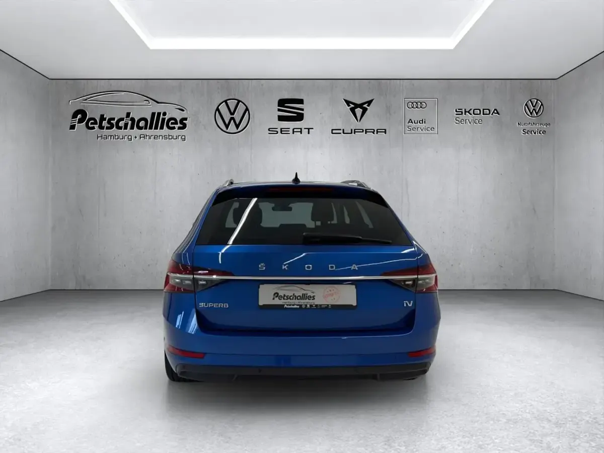 Gebraucht Skoda Superb Style 218 PS (160 kW) 2022 Blau Kombi