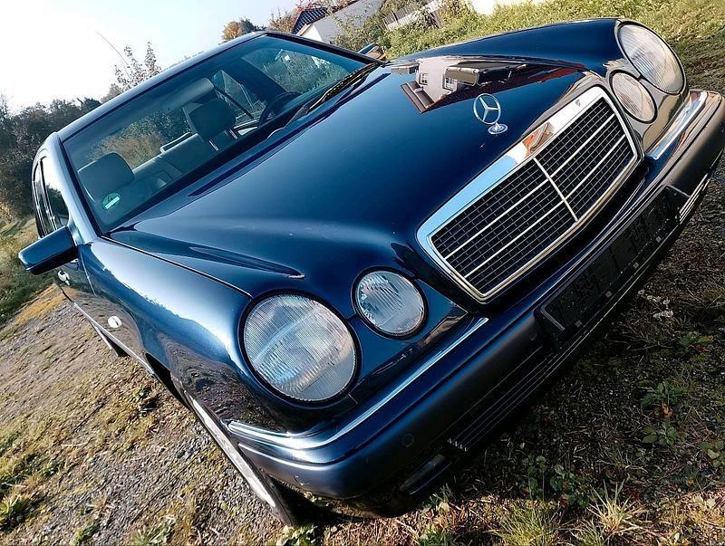Gebraucht Mercedes E320 224 PS (164 kW) 1998 Blau Limousine