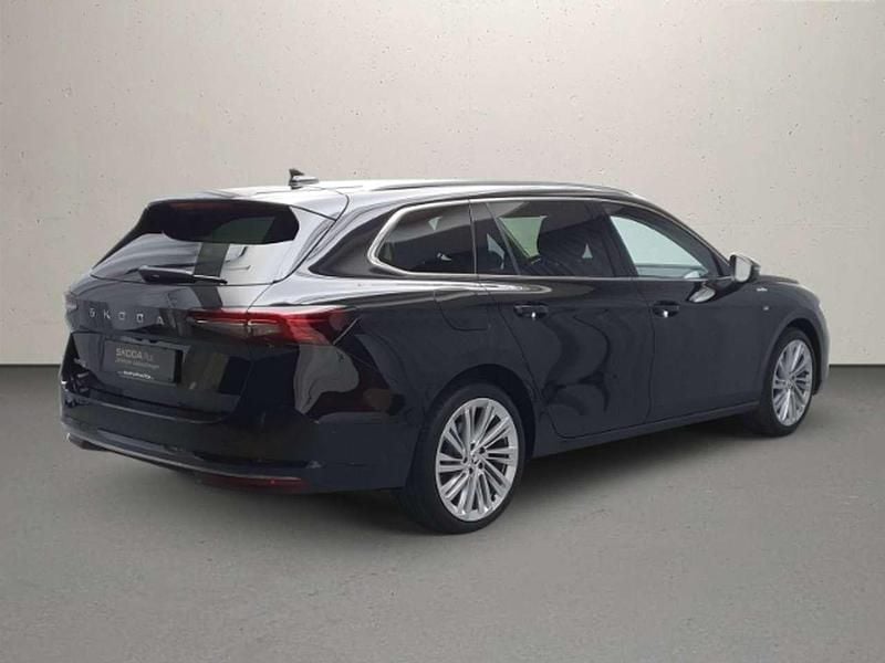 Gebraucht Skoda Superb LAURIN & KLEMENT 150 PS (110 kW) 2024 Ebony schwarz metallic Kombi