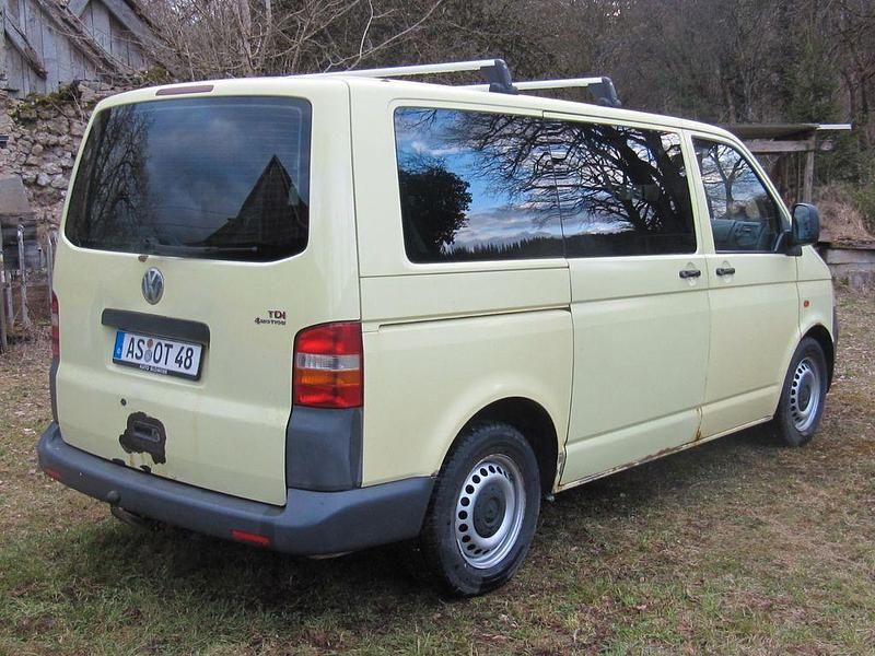 Second-hand VW T5 131 CP (96 kW) 2006 Galben Van