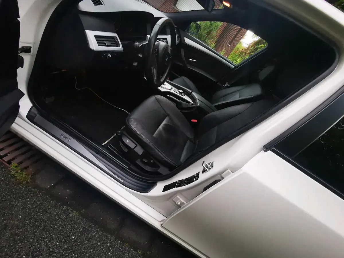 Gebraucht BMW 525 Basis 197 PS (144 kW) 2009 Weiß Kombi