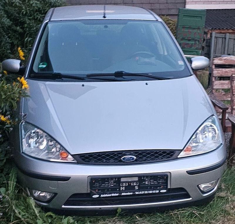 Silber Gebraucht 2004 Ford Focus Limousine | 550 € (Superpreis) - Bild 1/4