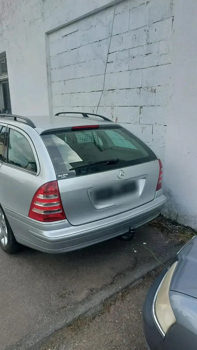 Gebraucht Mercedes 220 150 PS (110 kW) 2005 Silber Kombi