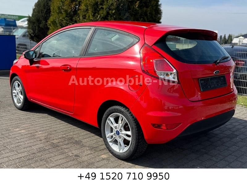 Gebraucht Ford Fiesta Trend 95 PS (69 kW) 2016 Rot Limousine