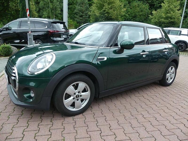 Grün (metallic) Gebraucht 2017 Mini Cooper Kleinwagen | 9.990 € (Guter Preis) - Bild 1/4