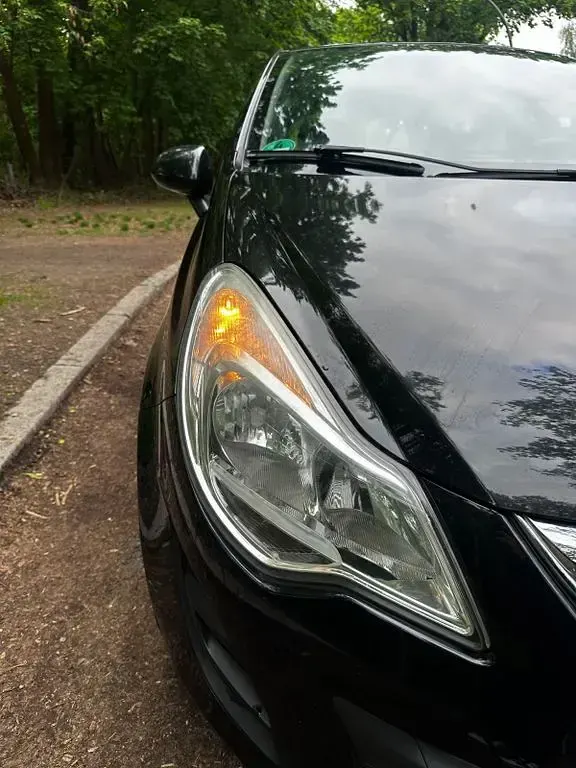 Gebraucht Opel Corsa Edition 69 PS (50 kW) 2013 Schwarz Kleinwagen
