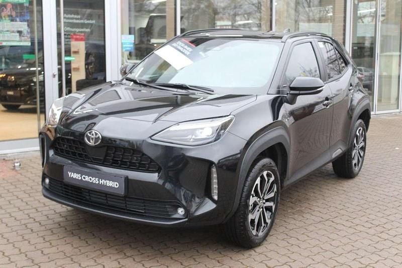 Neu Toyota Yaris Cross 131 PS (96 kW) 2025 Black mica / ink SUV