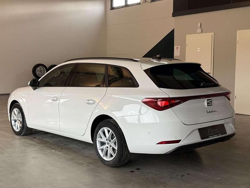 Używany Seat Leon Style 150 KM (110 kW) 2023 Biały Kombi