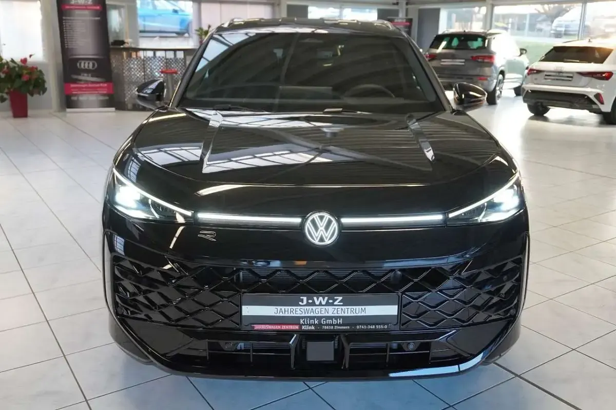 Neu VW T-Roc Cabriolet R-line 150 PS (110 kW) 2026 Grenadillschwarzmetallic SUV
