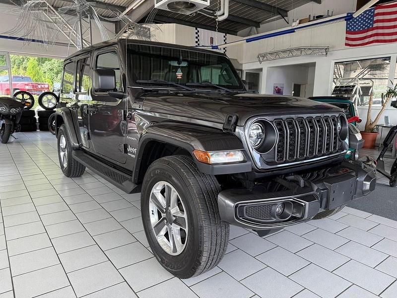 Grau Gebraucht 2021 Jeep Wrangler Sahara SUV | 44.650 € (Fairer Preis) - Bild 1/4