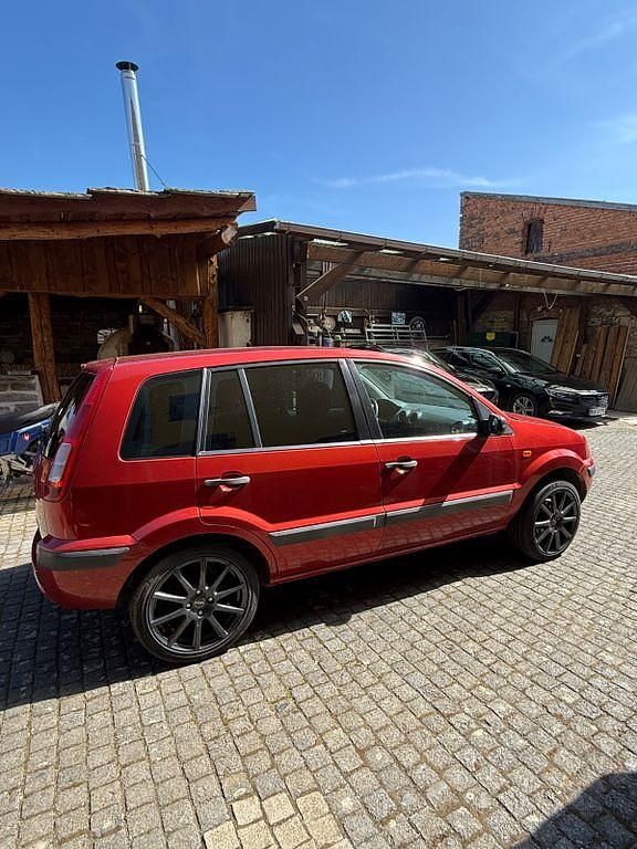 Gebraucht Ford Fusion 80 PS (58 kW) 2006 Rot Kleinwagen