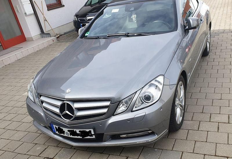 Silber Gebraucht 2011 Mercedes E220 Avantgarde Cabrio | 16.000 € (Fairer Preis) - Bild 1/4