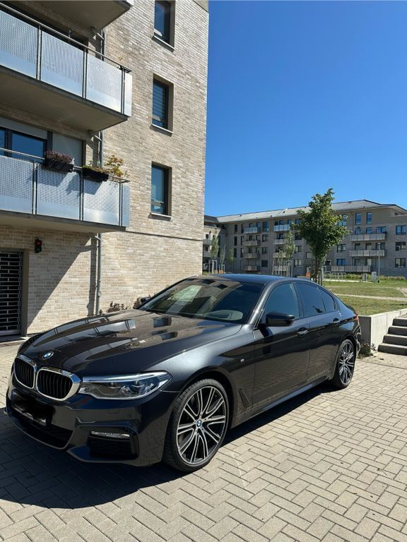 Schwarz Gebraucht 2017 BMW 540 M Sport Limousine | 28.999 € (Guter Preis) - Bild 1/4