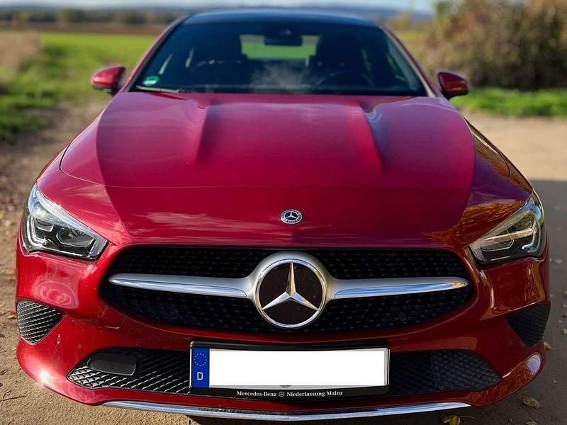 Rot Gebraucht 2020 Mercedes CLA200 Coupé | 28.950 € (Fairer Preis) - Bild 1/4