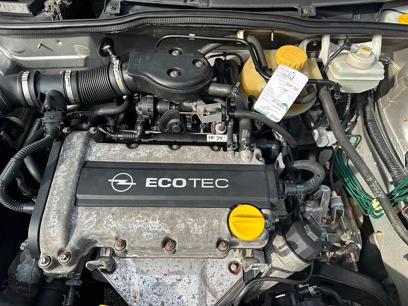 Gebraucht Opel Corsa 64 PS (47 kW) 1999 Silber Kleinwagen