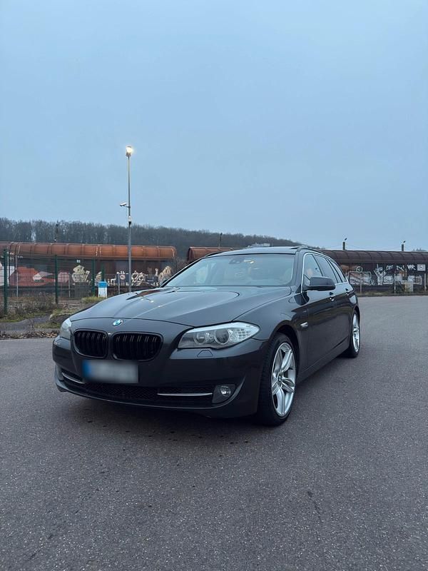 Gebraucht BMW 525 204 PS (150 kW) 2011 Schwarz Kombi