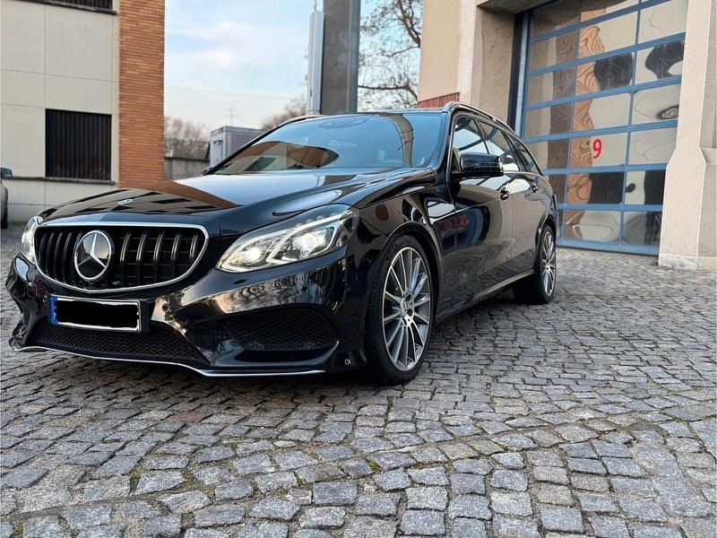 Gebraucht Mercedes E220 AMG 170 PS (125 kW) 2015 Schwarz Kombi