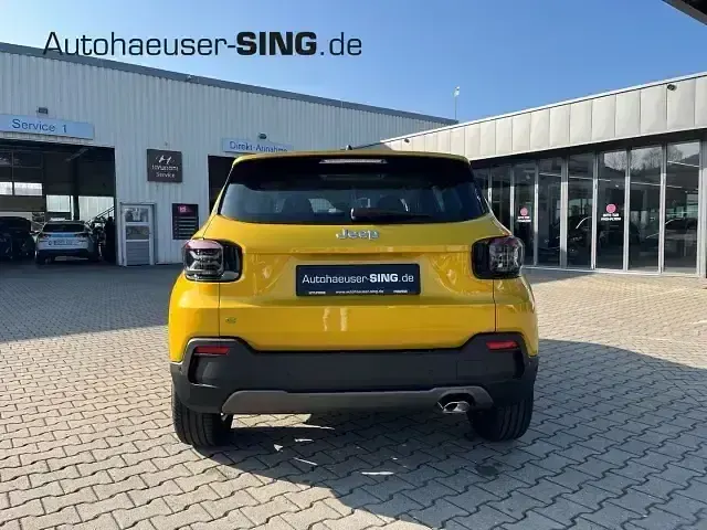 Neu Jeep Avenger Longitude 110 PS (80 kW) 2025 Sun yellow SUV
