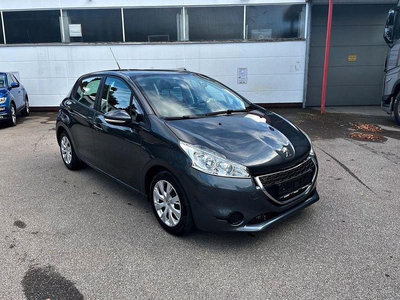Grau Gebraucht 2012 Peugeot 208 Active Kleinwagen | 4.990 € (Fairer Preis) - Bild 1/4