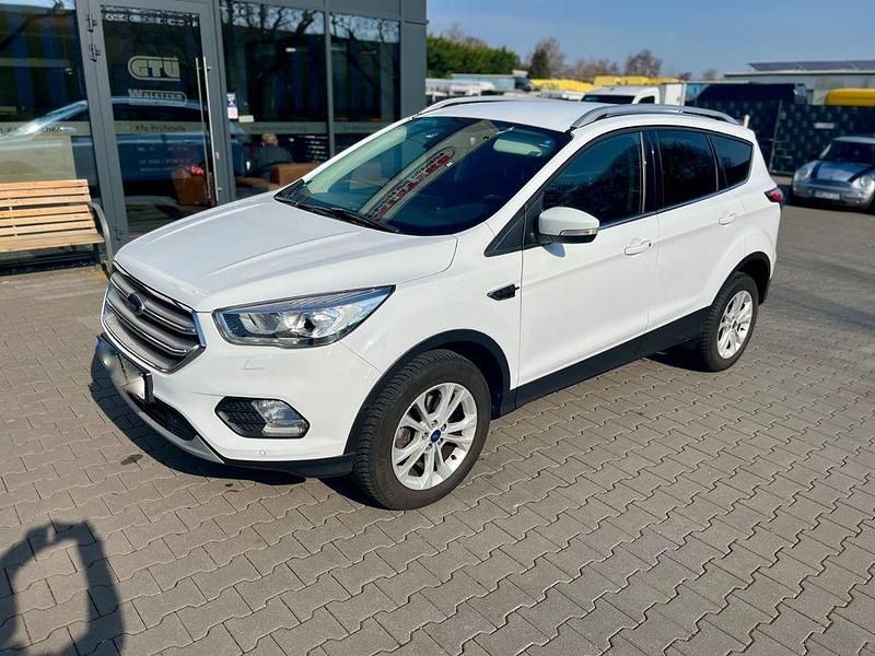 Gebraucht Ford Kuga Cool & Connect 150 PS (110 kW) 2019 Frozen white SUV