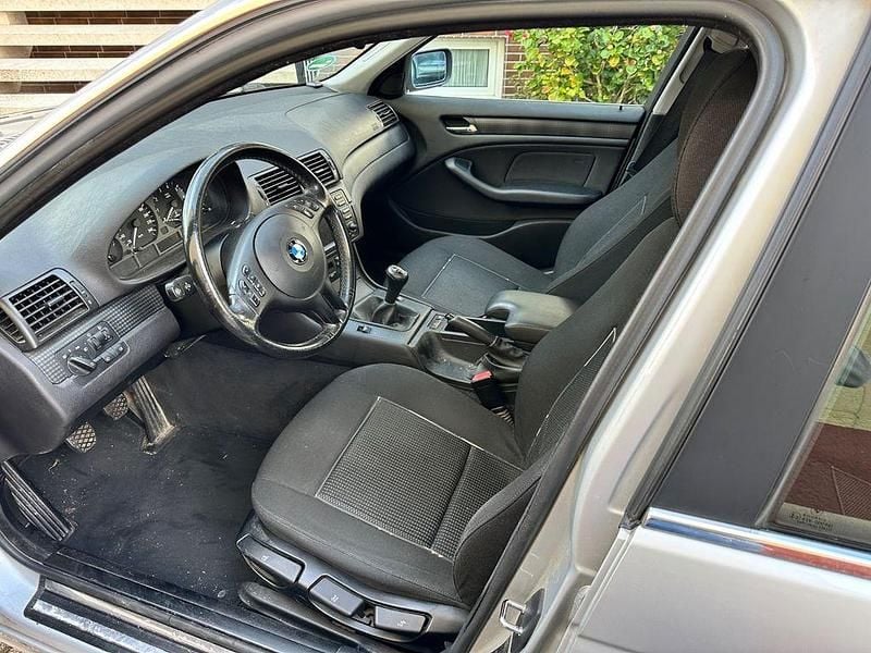 Gebraucht BMW 325 192 PS (141 kW) 2003 Silber Limousine