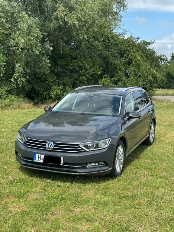 Grau Gebraucht 2017 VW Passat Highline Limousine | 15.500 € (Superpreis) - Bild 1/4