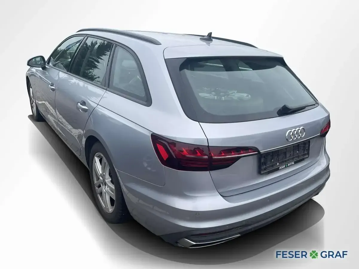 Używany Audi A4 Ambiente 204 KM (150 kW) 2023 Srebrny Kombi