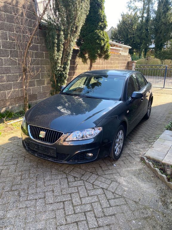 Grau Gebraucht 2010 Seat Exeo Reference Limousine | 4.499 € (Fairer Preis) - Bild 1/4