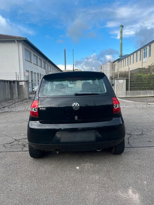 Gebraucht VW Fox 60 PS (44 kW) 2011 Schwarz Kleinwagen