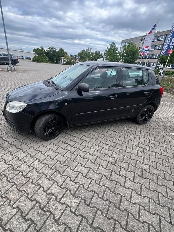 Second-hand Skoda Fabia 80 CP (58 kW) 2009 Negru Berlinǎ