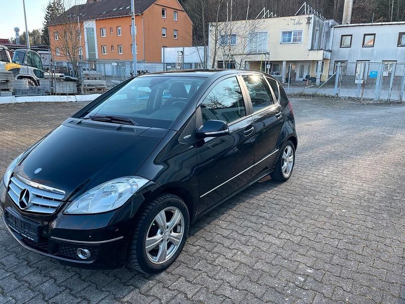 Gebraucht Mercedes A160 95 PS (69 kW) 2011 Schwarz Limousine