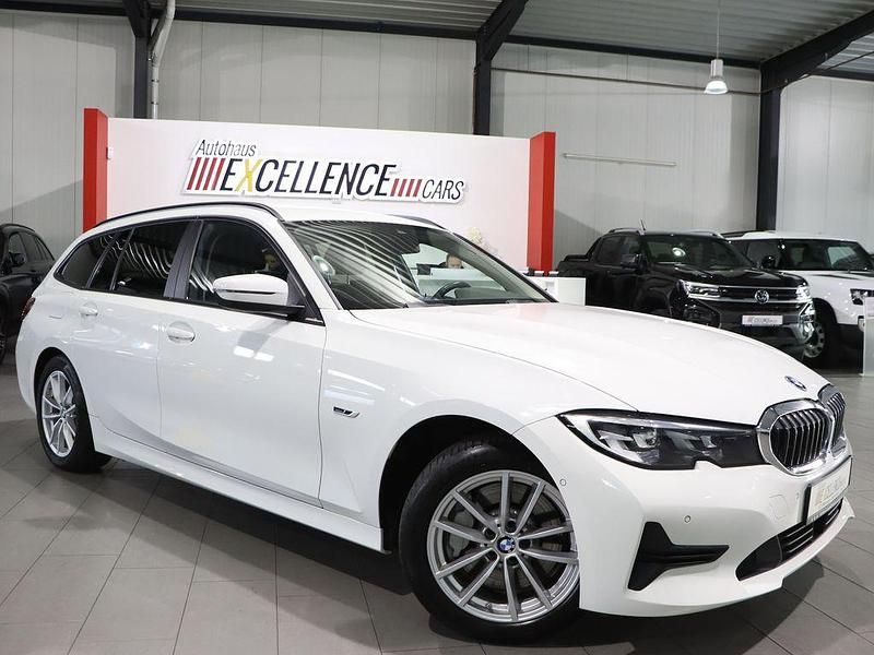 Gebraucht BMW 330e Advantage 292 PS (214 kW) 2022 Alpinweiss iii Kombi