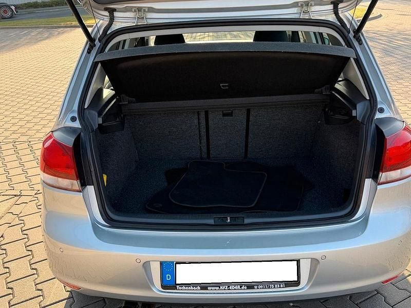 Gebraucht VW Golf VI Highline 122 PS (89 kW) 2011 Silber Kleinwagen