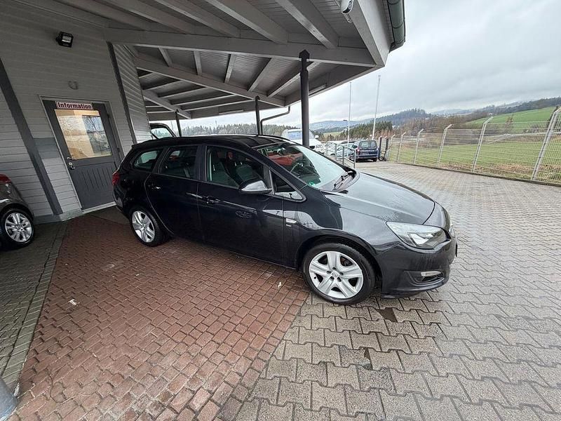 Gebraucht Opel Astra Edition 110 PS (80 kW) 2014 Schwarz Kombi