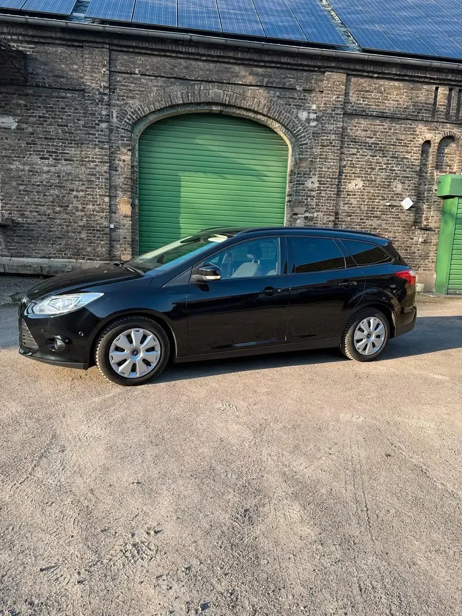 Gebraucht Ford Focus 2014 Schwarz Kombi